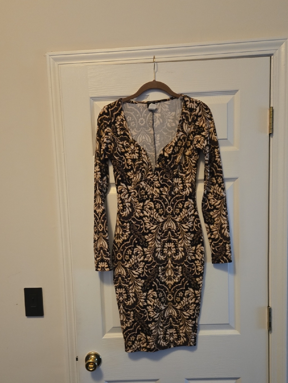 privy Black and Cream Long-Sleeve V-Neck Bodycon Dress